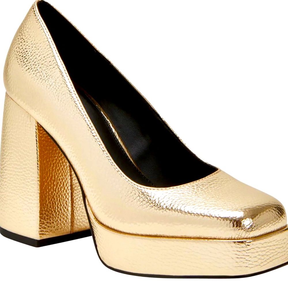 Beautful gold block heel platform shoe. Size 8 1/2
